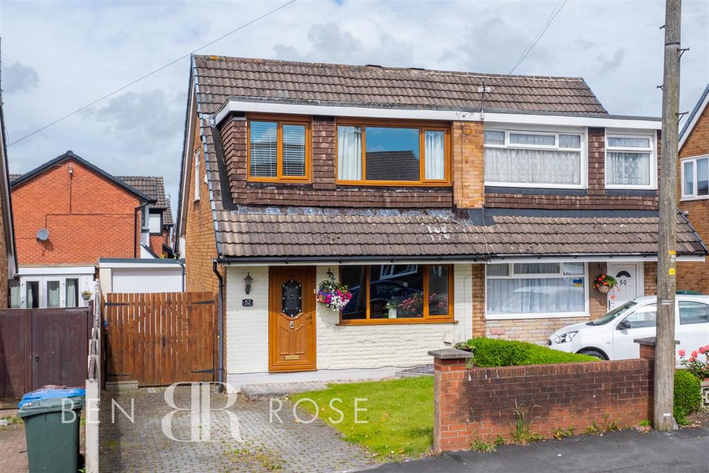 Pendle Road, Leyland 3 bed semidetached house £165,000