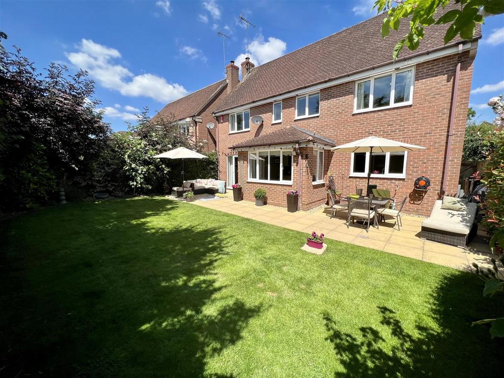 Tythe Barn Lane, Dickens Heath, Solihull 5 bed detached house £750,000