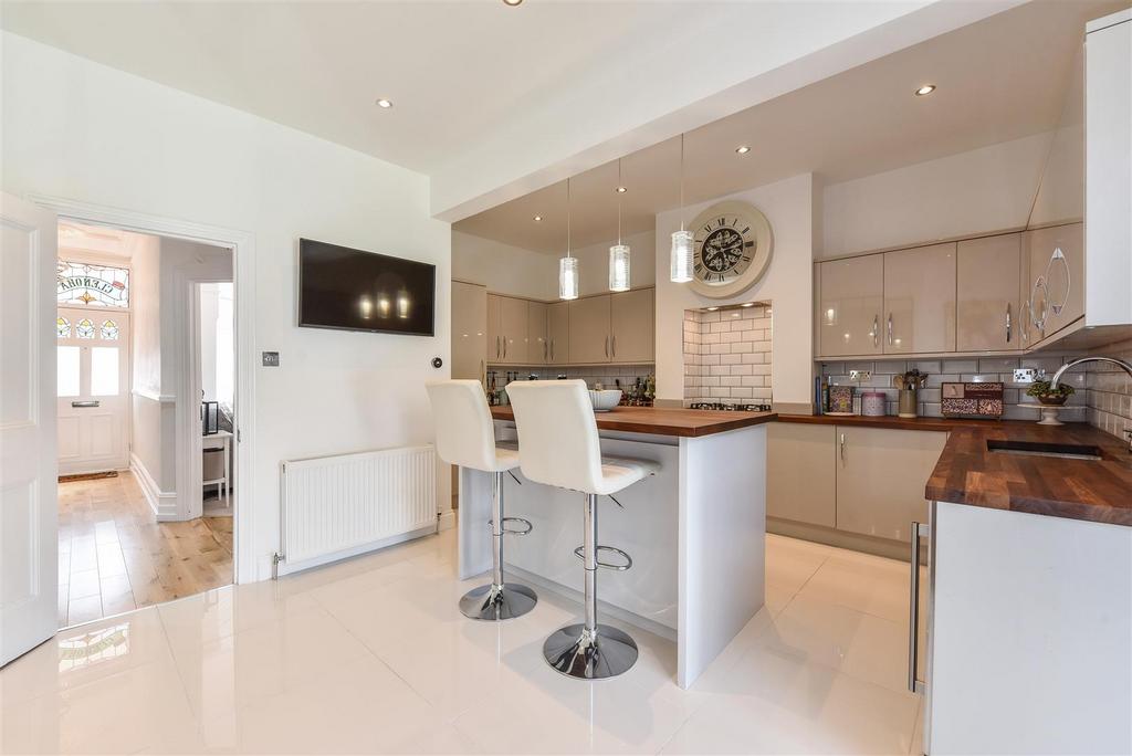 Lynton Grove, Portsmouth 3 bed terraced house £325,000