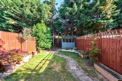 58 Sherriff Close, Esher, KT10 8AT