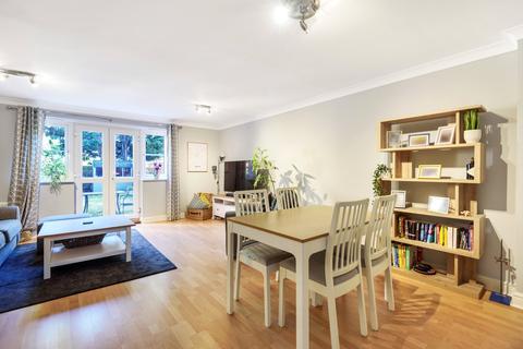 58 Sherriff Close, Esher, KT10 8AT