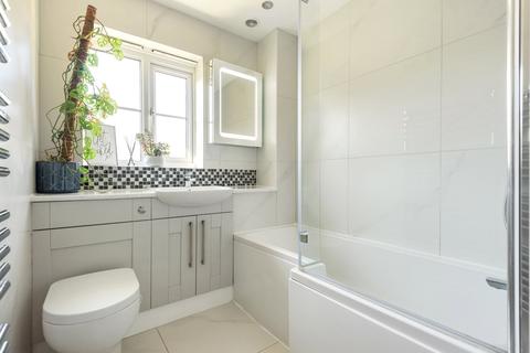 58 Sherriff Close, Esher, KT10 8AT