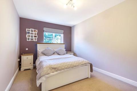 58 Sherriff Close, Esher, KT10 8AT