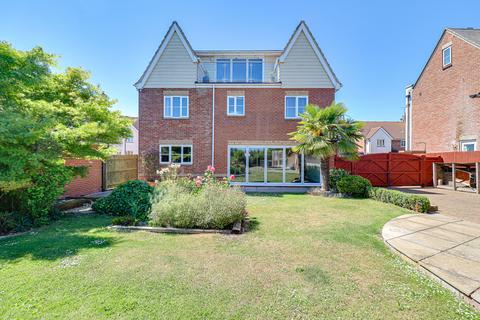 5 bedroom detached house for sale, Pemberton Field, Rochford, SS4