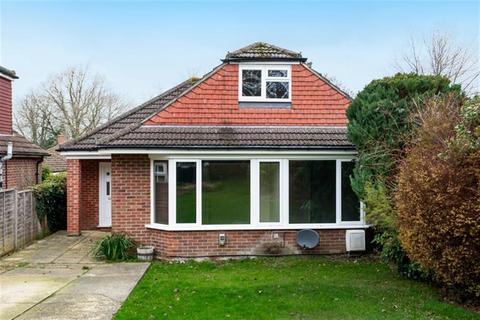 4 bedroom detached bungalow to rent, Oaklands Road, Petersfield, GU32