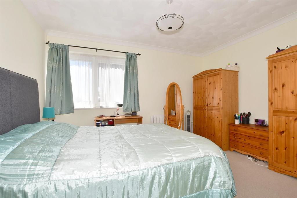 Silverdale Road, Burgess Hill, West... 2 bed apartment £190,000