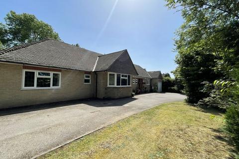 5 bedroom bungalow for sale - Ring Road, Stoneygate, LE2