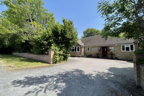 5 bedroom bungalow for sale - Ring Road, Stoneygate, LE2