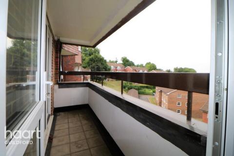 3 bedroom flat to rent, Rookwood Court, Guildford
