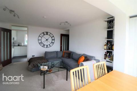3 bedroom flat to rent, Rookwood Court, Guildford
