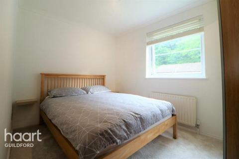 3 bedroom flat to rent, Rookwood Court, Guildford