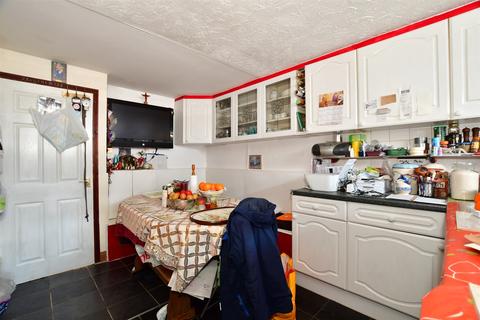 18 Thornton Place, Horley, RH6 8RY