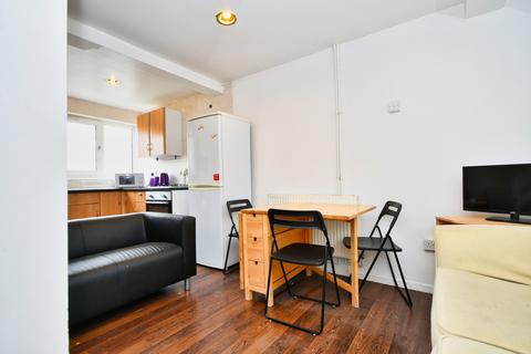 4 bedroom maisonette to rent, Portia Way, Off Burdett Road, Mile End, London, E3