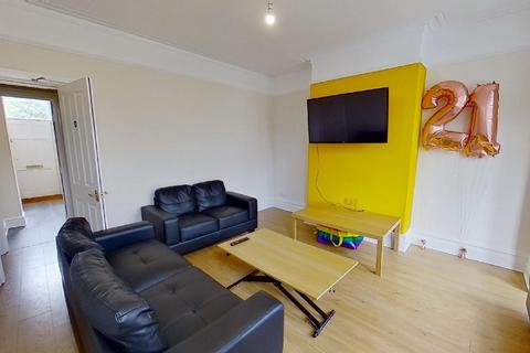 5 bedroom house to rent - St. Anns Avenue, Burley, Leeds