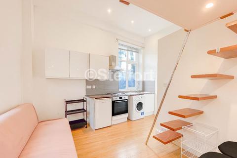 Studio to rent, Junction Road, London N19