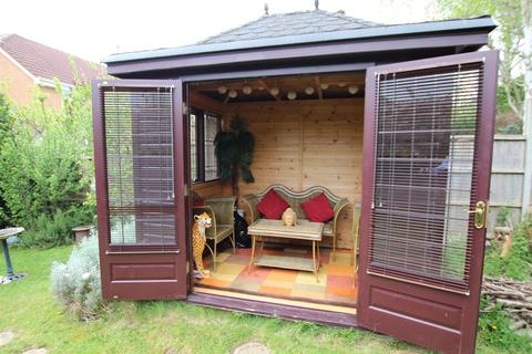 21 Greenway, Burton-on-trent, DE15 0AR