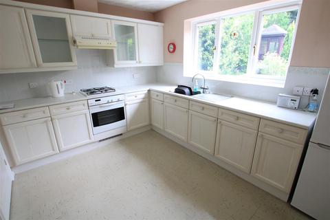 21 Greenway, Burton-on-trent, DE15 0AR