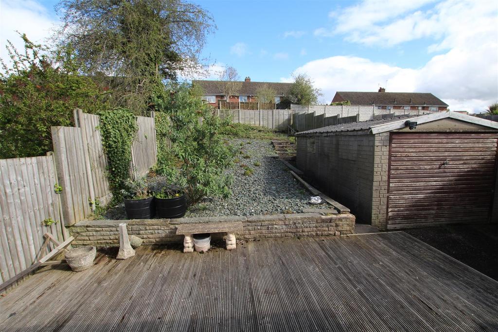 Ridgeway Road, Stapenhill... 2 bed semidetached bungalow £168,000