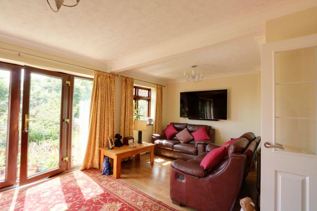 The Chimes, Benfleet SS7 1HS 4 bed detached house £500,000