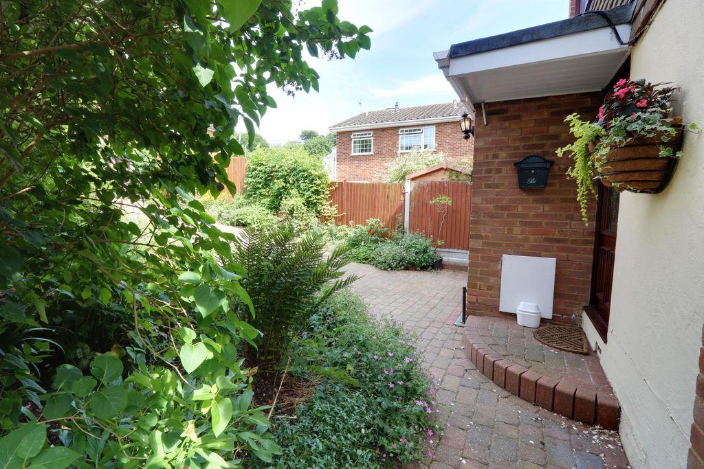 The Chimes, Benfleet SS7 1HS 4 bed detached house £500,000