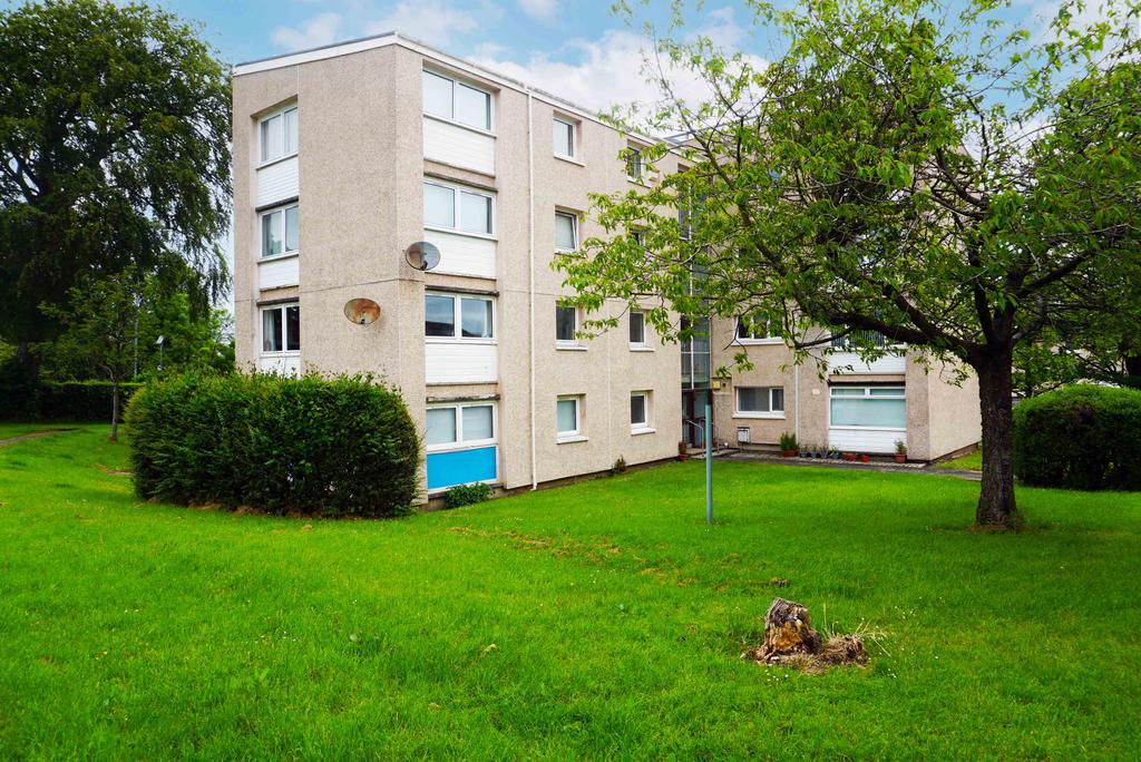 Ballochmyle, East Kilbride G74 2 bed flat £75,000