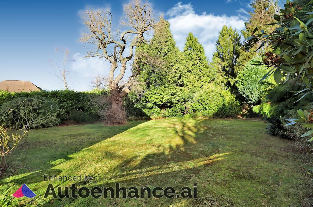 Eastwick Road, Hersham KT12 3 bed detached house £1,375,000