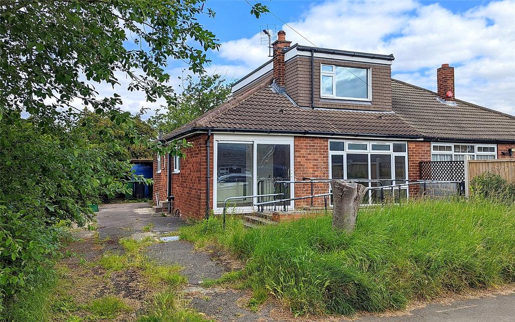 Kings Head Road, Mirfield, West... 3 bed bungalow £190,000