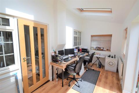 41 The Gardens, Feltham, TW14 9PP