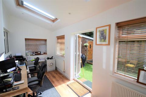 41 The Gardens, Feltham, TW14 9PP