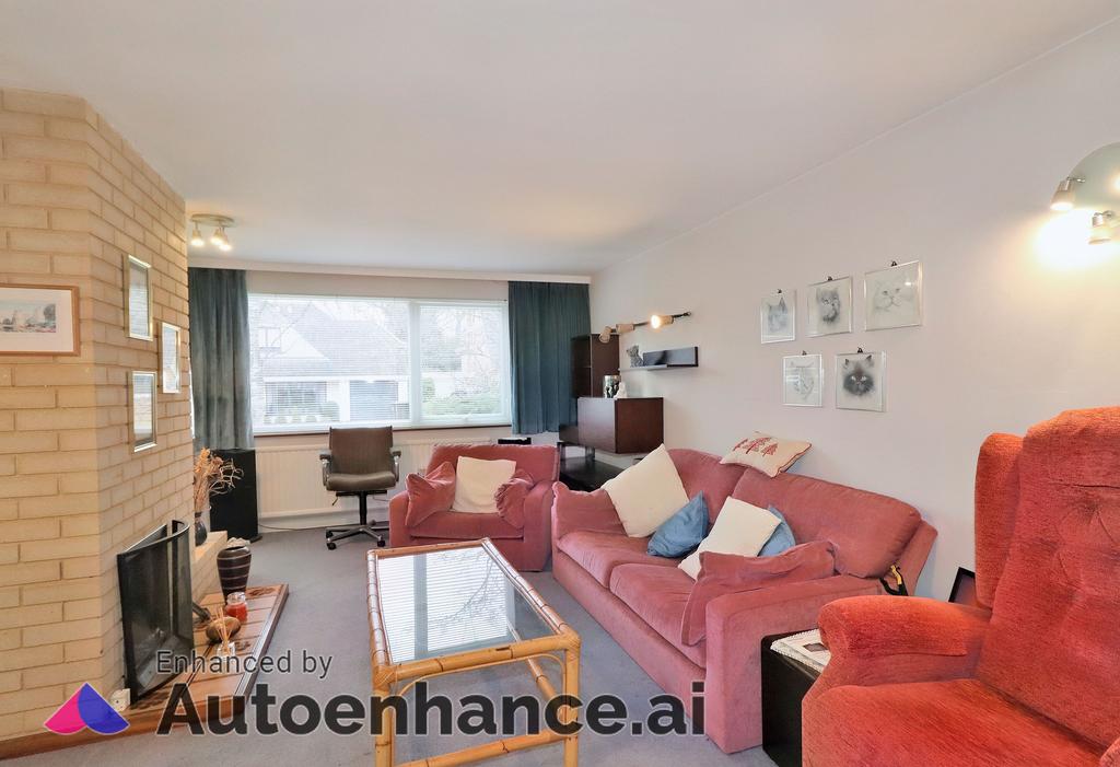 Eastwick Road, Hersham KT12 4 bed detached house £1,200,000