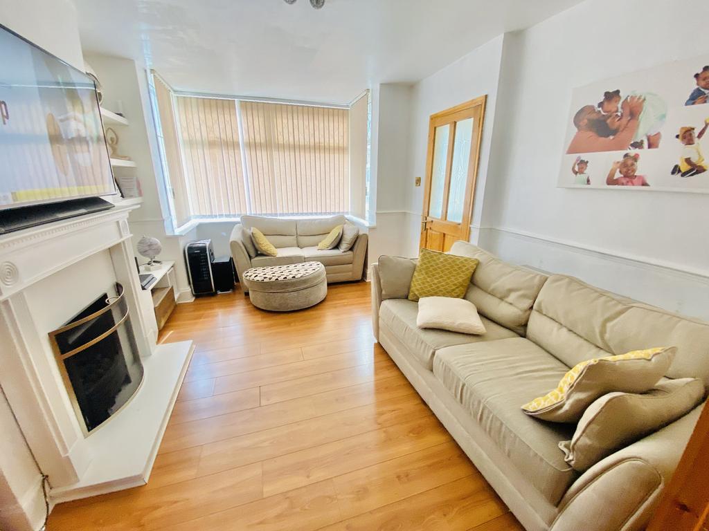 Elgar Road, Coventry, CV6 2 bed terraced house £185,000