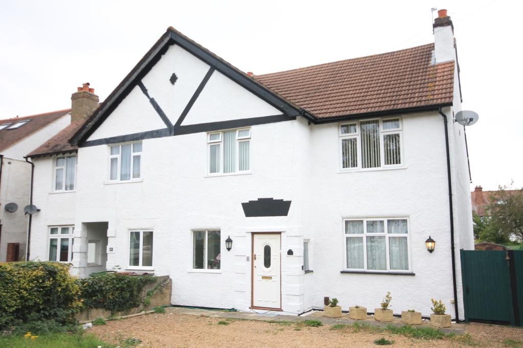 The Chase Wallington SM6 2 bed flat £1,200 pcm (£277 pw)