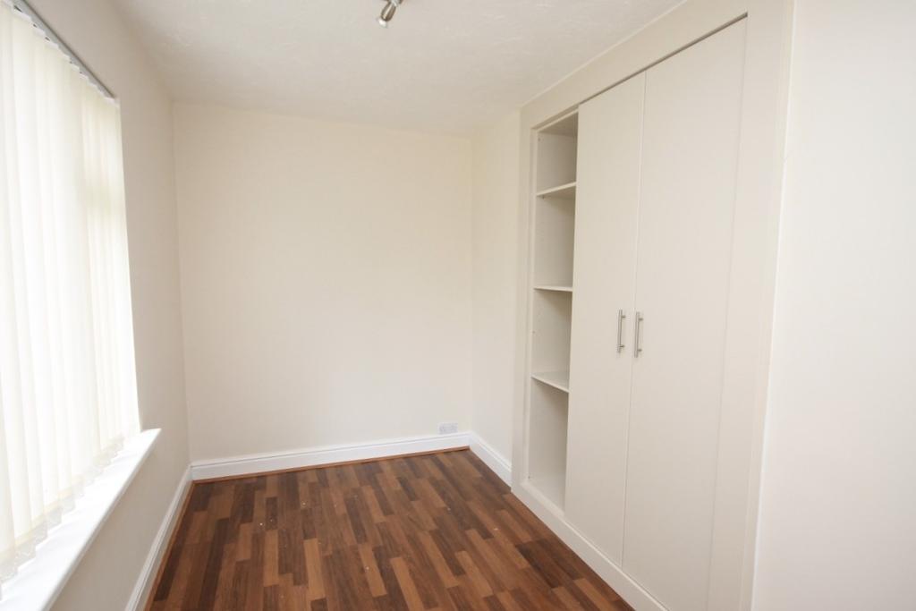The Chase Wallington SM6 2 bed flat £1,200 pcm (£277 pw)