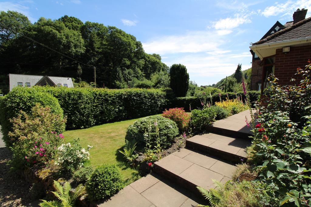 Ludlow Road, Church Stretton SY6 3 bed detached bungalow £580,000
