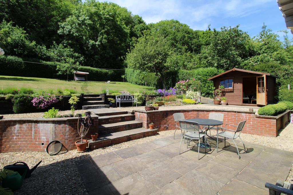 Ludlow Road, Church Stretton SY6 3 bed detached bungalow £580,000
