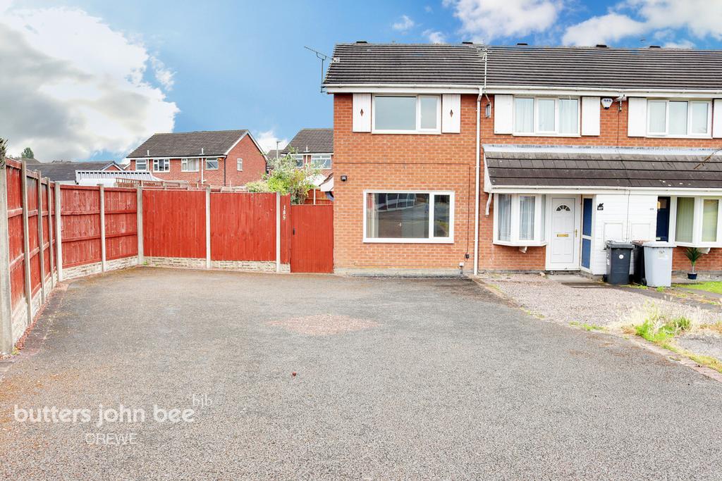 Lansdowne Road, Crewe 2 bed end of terrace house £160,000