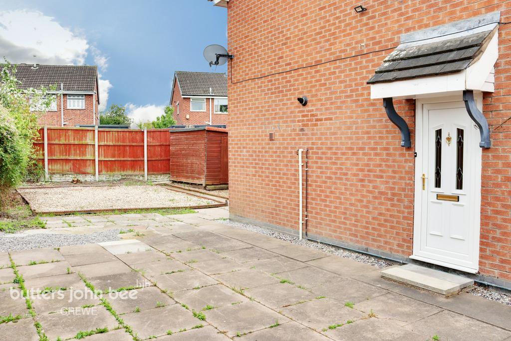 Lansdowne Road, Crewe 2 bed end of terrace house £160,000