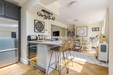 90 Woodside Avenue, Chislehurst, BR7 6BS