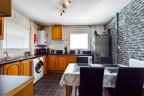 370 Barks Drive, Stoke-on-trent, ST6 8EU