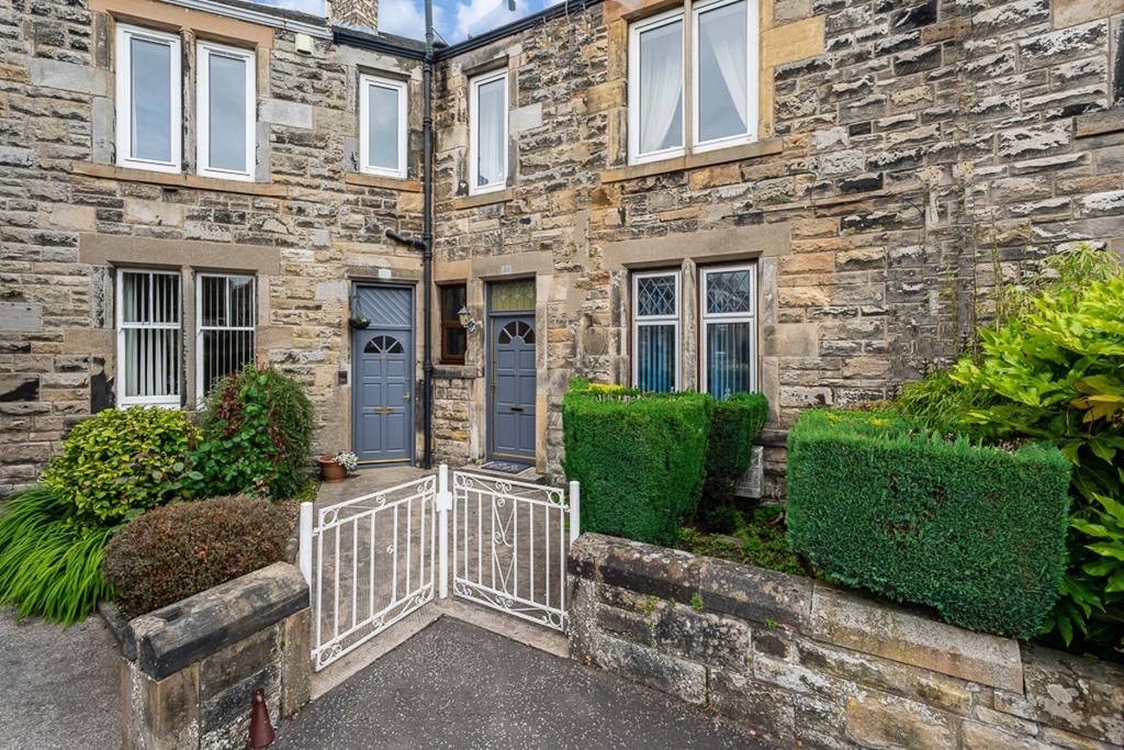 Cloanden Place, Kirkcaldy, KY2 2 bed flat £109,950