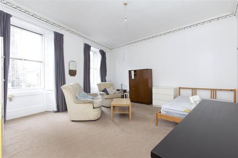 3 bedroom flat to rent, Johnston Terrace, Edinburgh, EH1