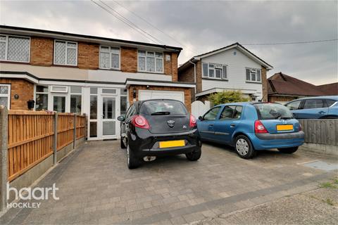 10 Crouch Avenue, Hullbridge, Hockley, SS5 6BP