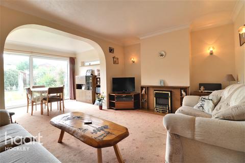 10 Crouch Avenue, Hullbridge, Hockley, SS5 6BP