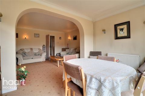 10 Crouch Avenue, Hullbridge, Hockley, SS5 6BP