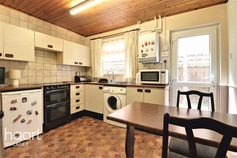 10 Crouch Avenue, Hullbridge, Hockley, SS5 6BP