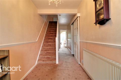 10 Crouch Avenue, Hullbridge, Hockley, SS5 6BP