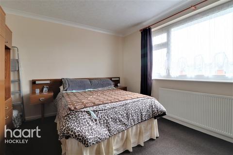 10 Crouch Avenue, Hullbridge, Hockley, SS5 6BP