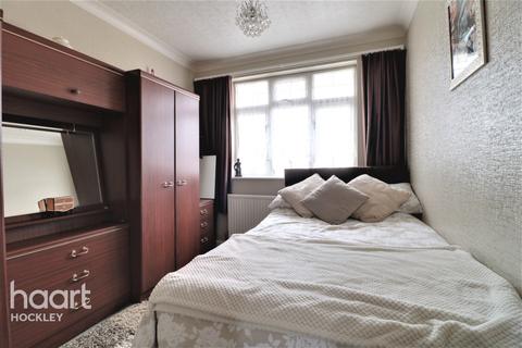 10 Crouch Avenue, Hullbridge, Hockley, SS5 6BP