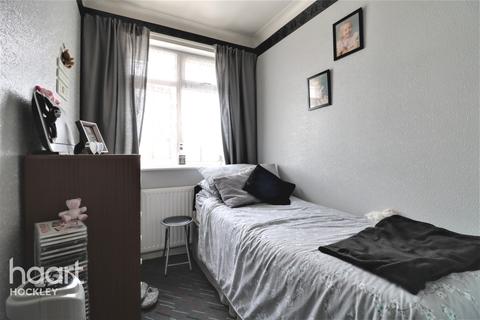 10 Crouch Avenue, Hullbridge, Hockley, SS5 6BP