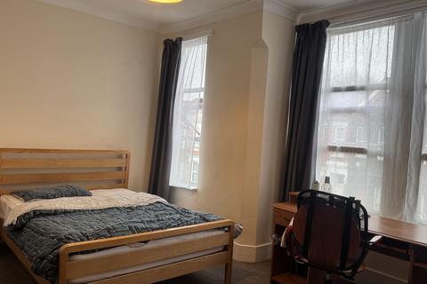 House share to rent, Tennyson Road, Kilburn, NW6
